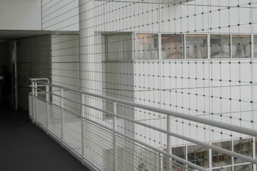 Valbeveiliging-loopbruggen-Stadhuis-den-Haag-(1)-Carl-Stahl-Architectuur-Benelux