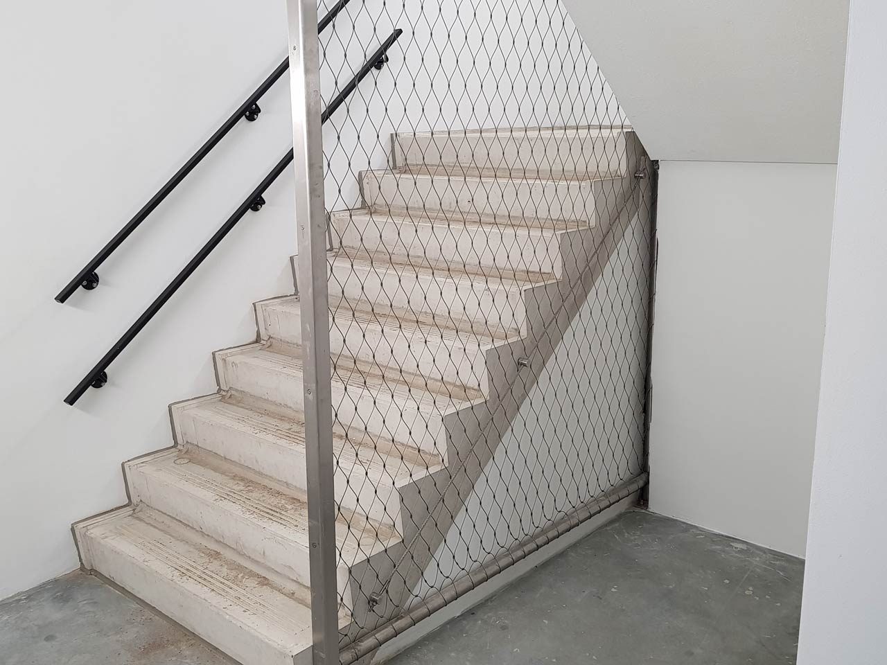 kabelnetten in trappenhuis ter beveiliging Carl Stahl